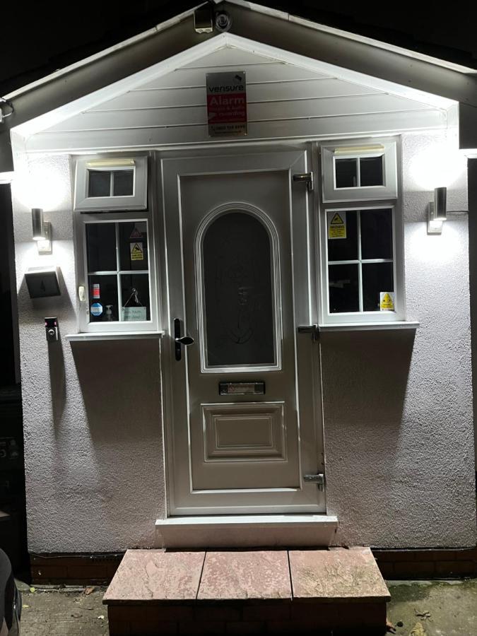 Comfortable Single Bedroom With Free On Site Parking Kingston upon Thames  Exterior photo